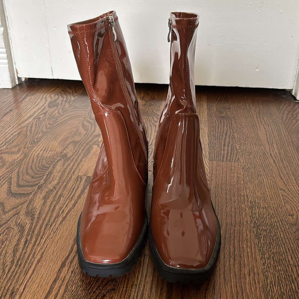 Journee Collection Brown Patent Vegan Leather Icelyn Calf Lug Boots 9.5 NWOB - Picture 5 of 15